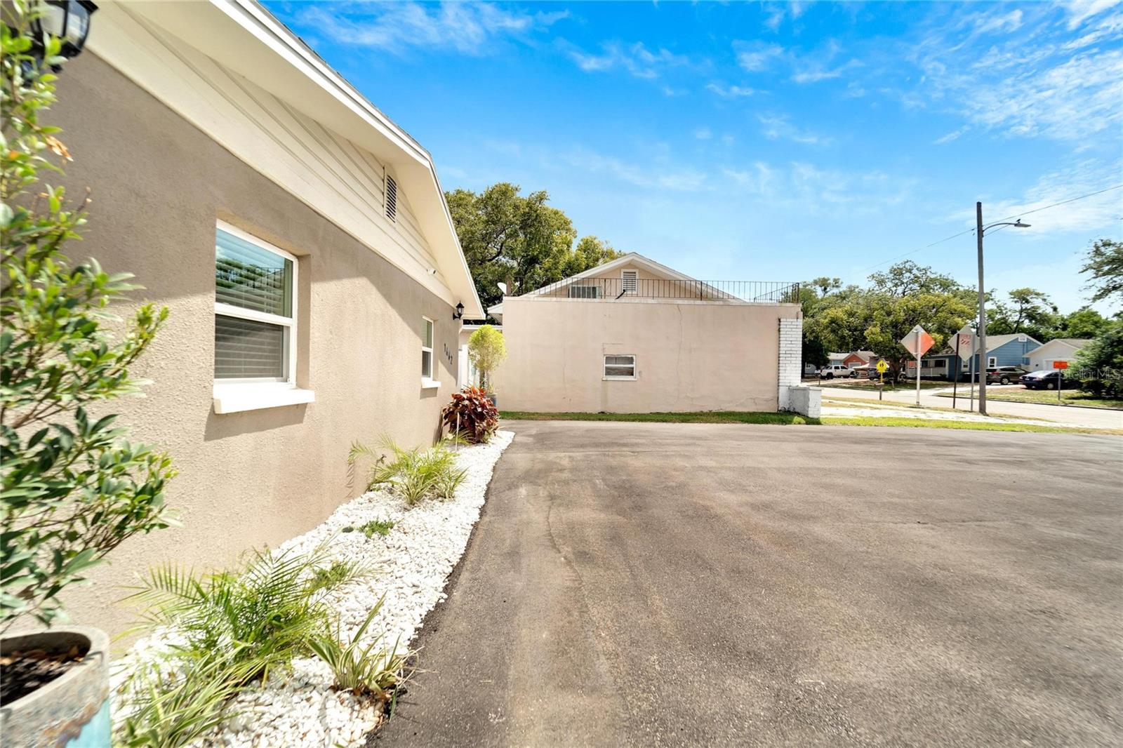 HIGHLAND GROVES - Residential Lease