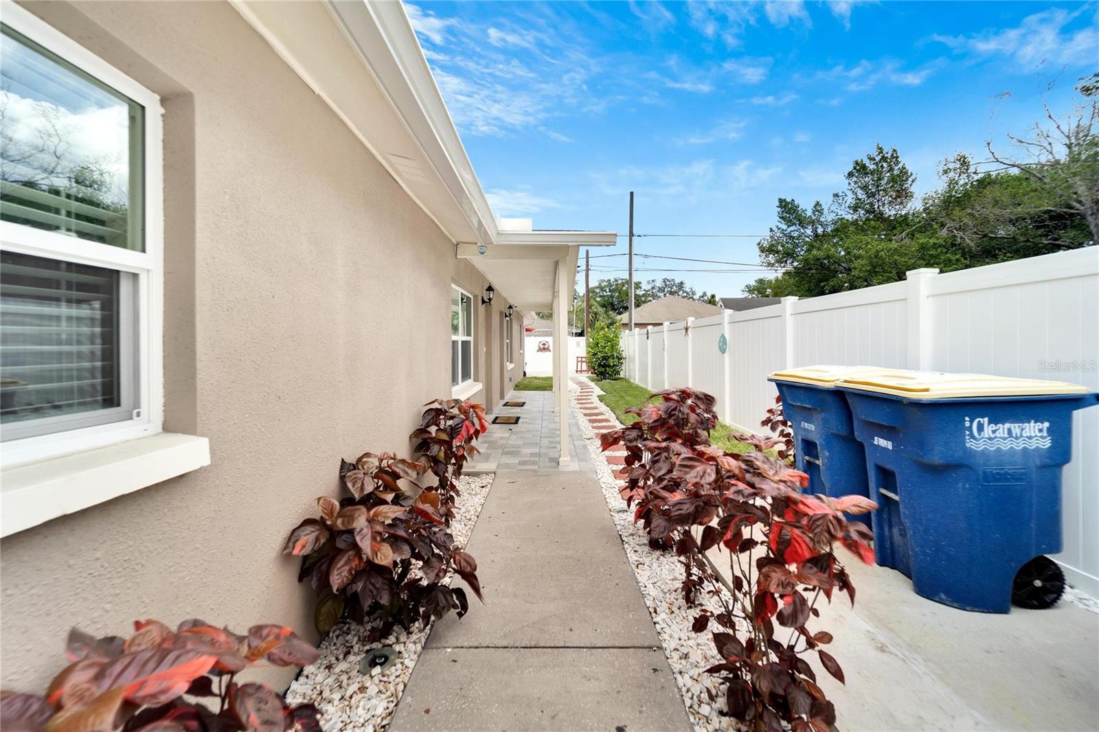 HIGHLAND GROVES - Residential Lease