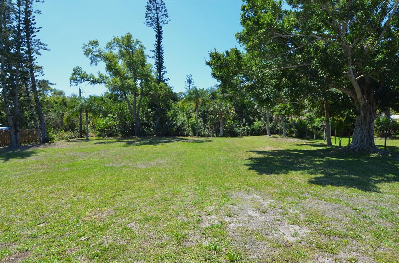 MANASOTA GARDENS - Residential