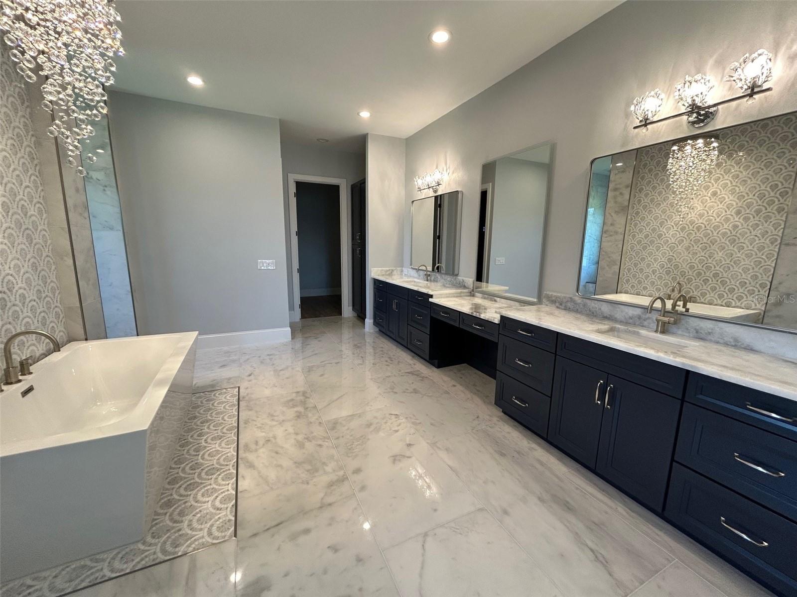 LAKE AVALON GROVES REP - Residential