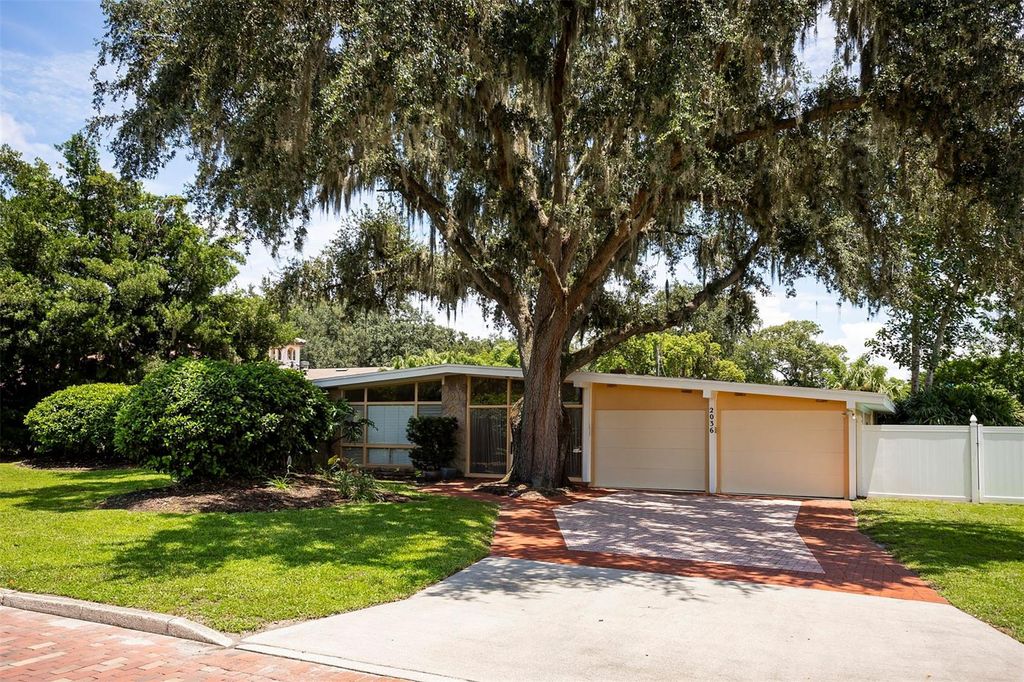 Photo of 2036 Via Tuscany, Winter Park, FL 32789 (MLS # O6380892)