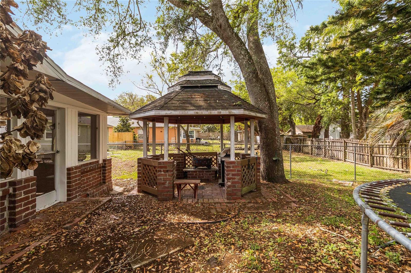 TAFT TOWN - Residential Lease