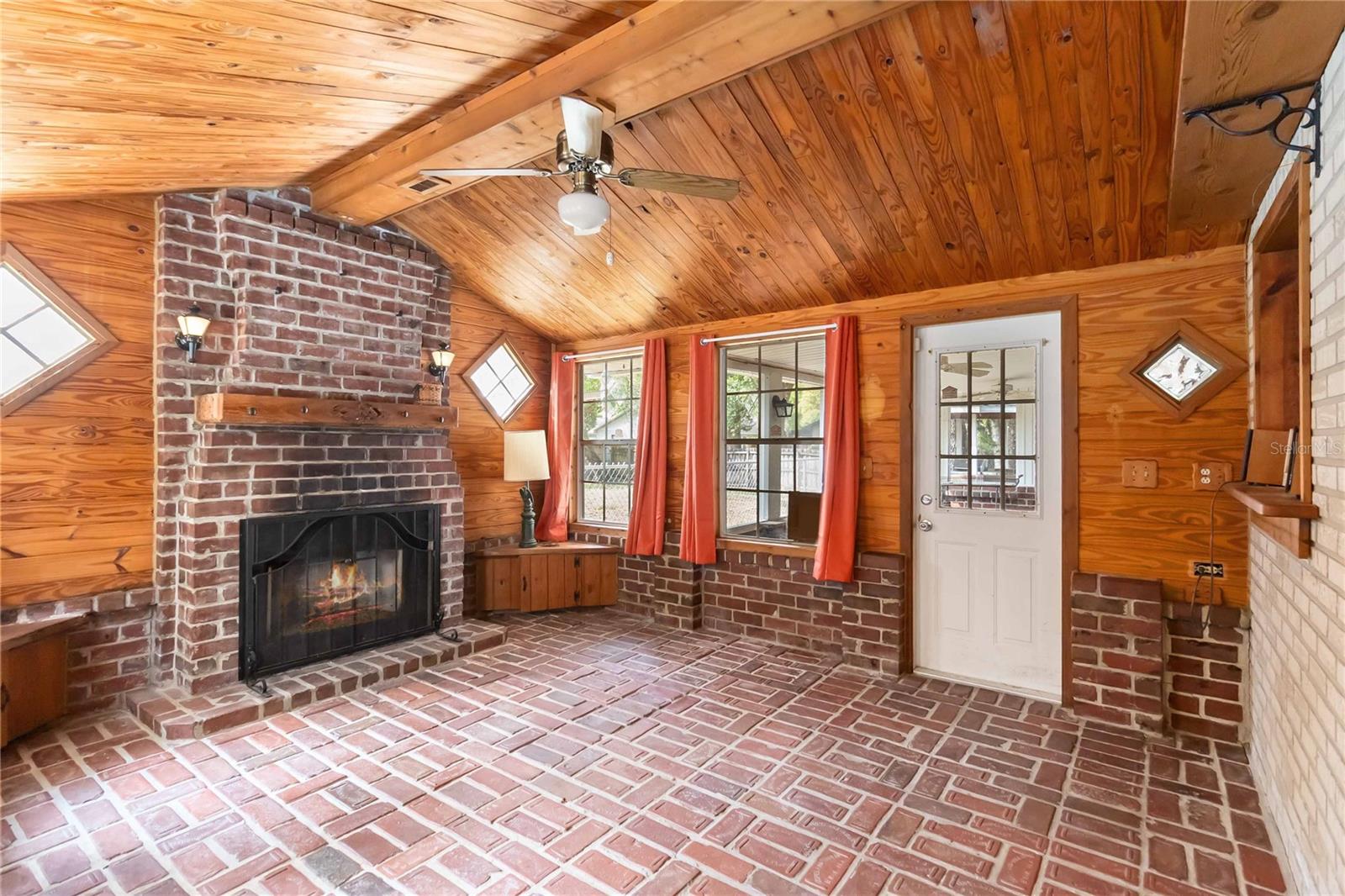 TAFT TOWN - Residential Lease