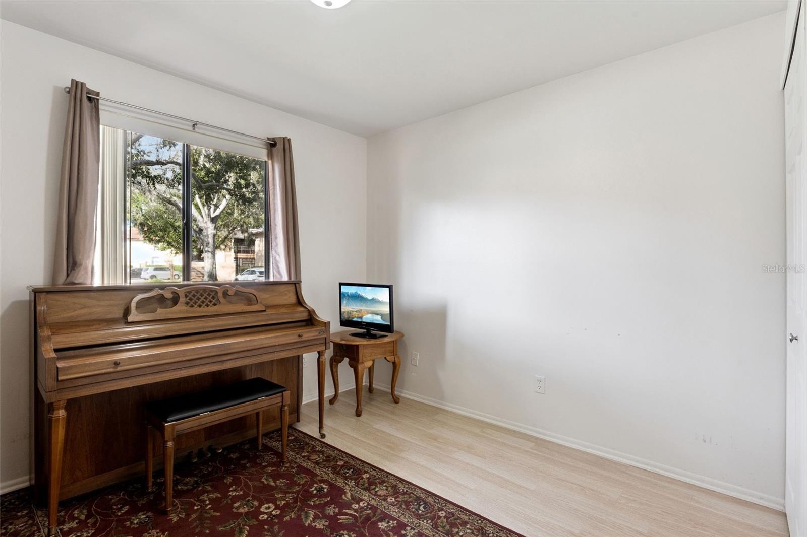 LAKEVIEW CONDO 06 - Residential