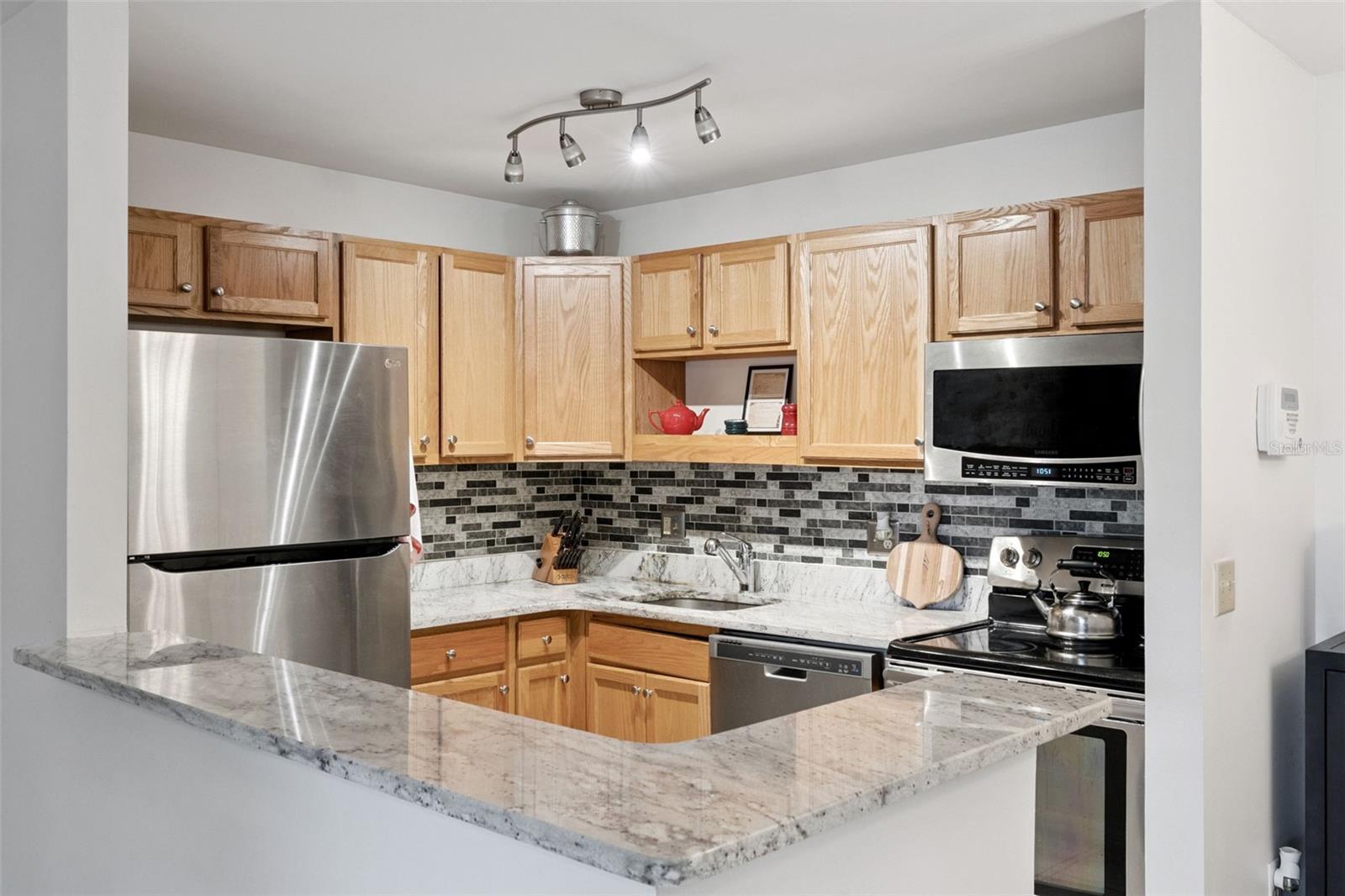 LAKEVIEW CONDO 06 - Residential