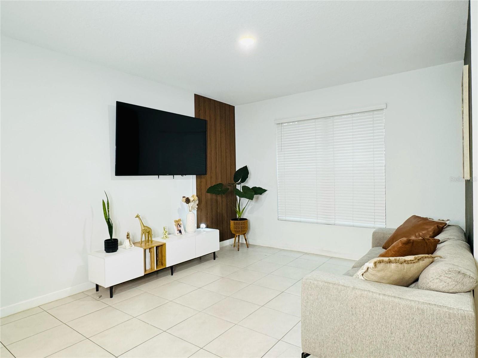 1006 SWEET BRIAR LANE