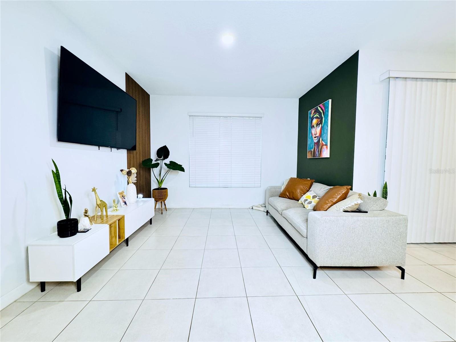 1006 SWEET BRIAR LANE