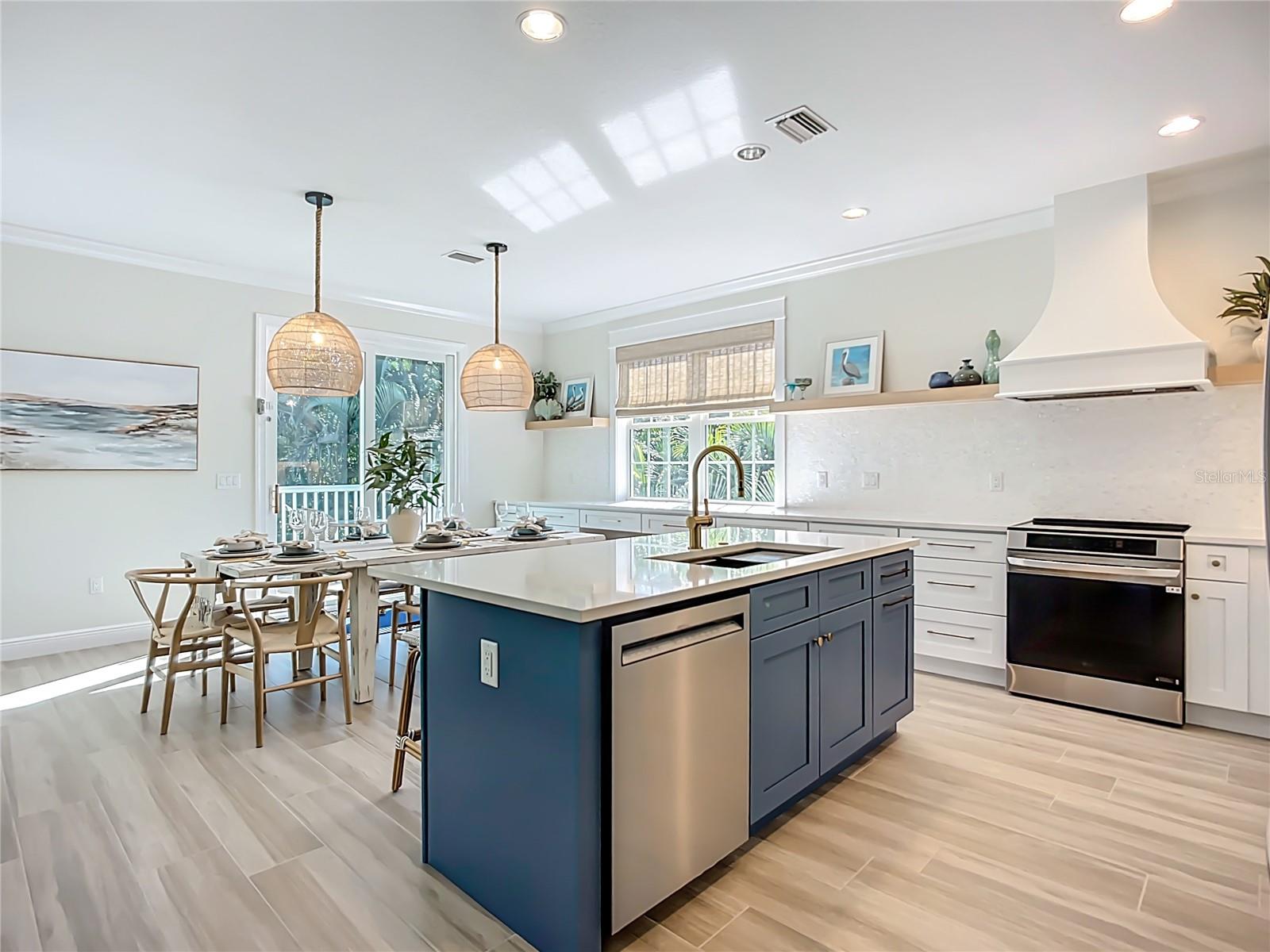 CASA DEL MARE VII CONDO - Residential