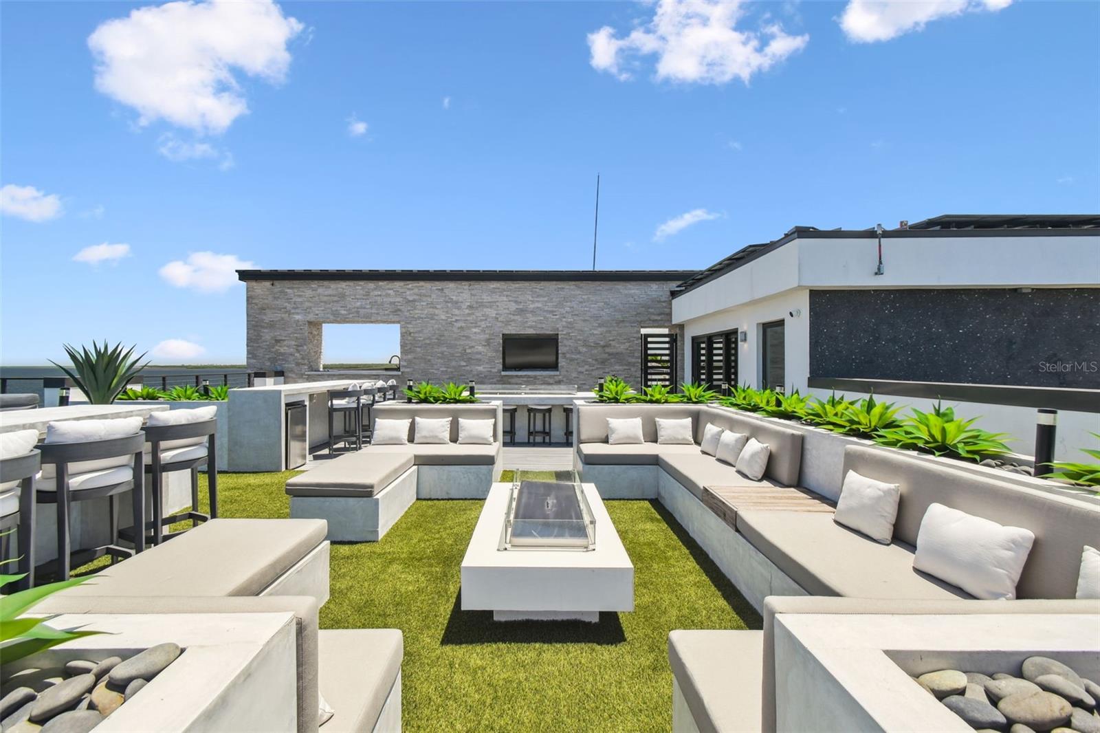 HARBORPOINTE - Residential