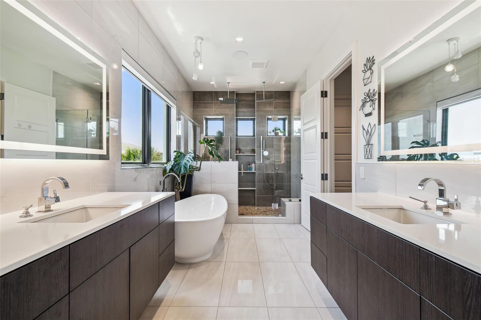 HARBORPOINTE - Residential