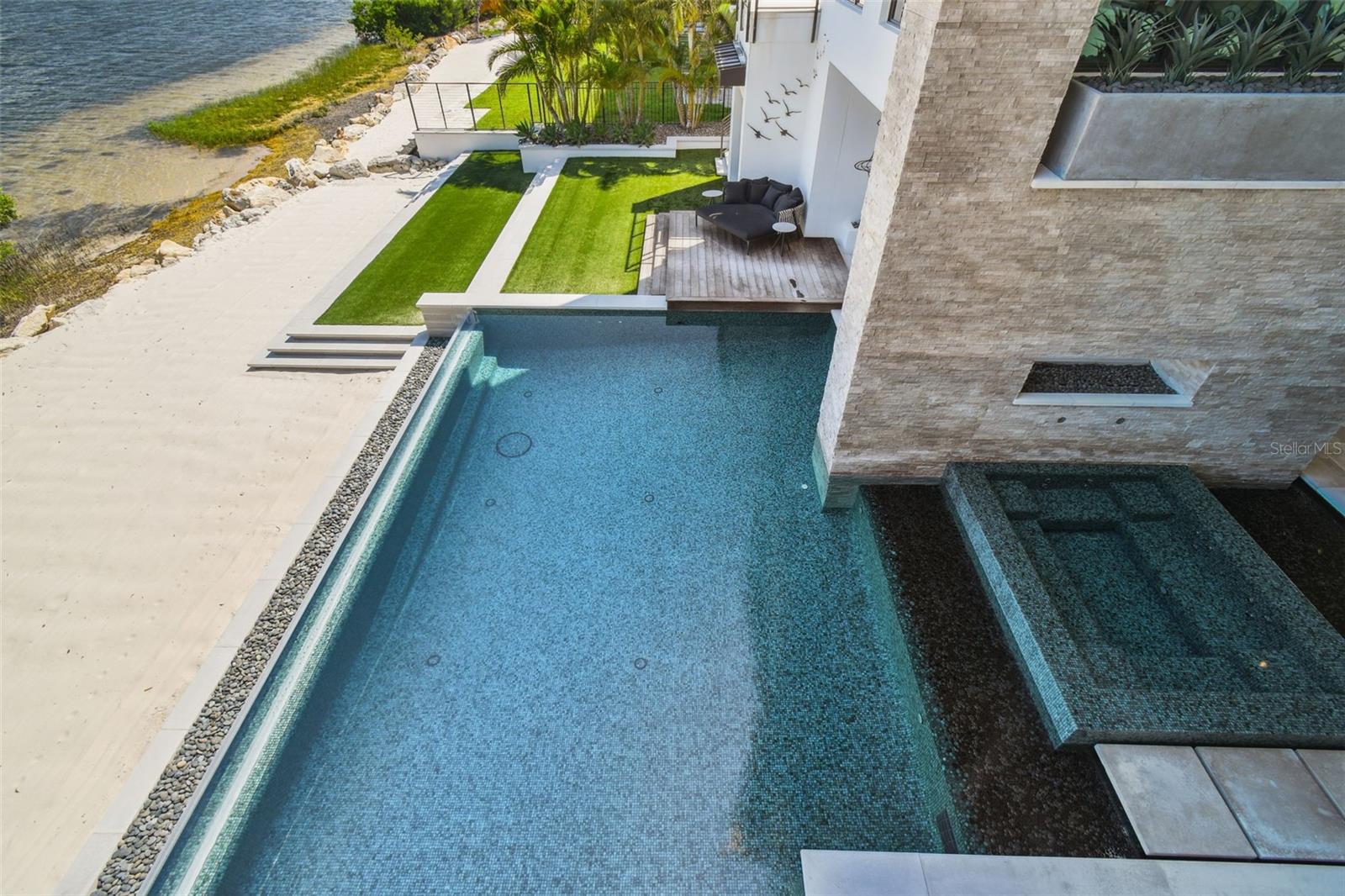 HARBORPOINTE - Residential