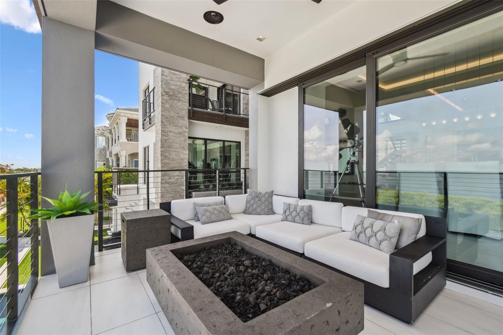 HARBORPOINTE - Residential