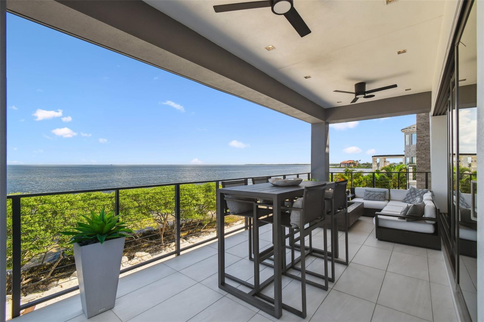 HARBORPOINTE - Residential