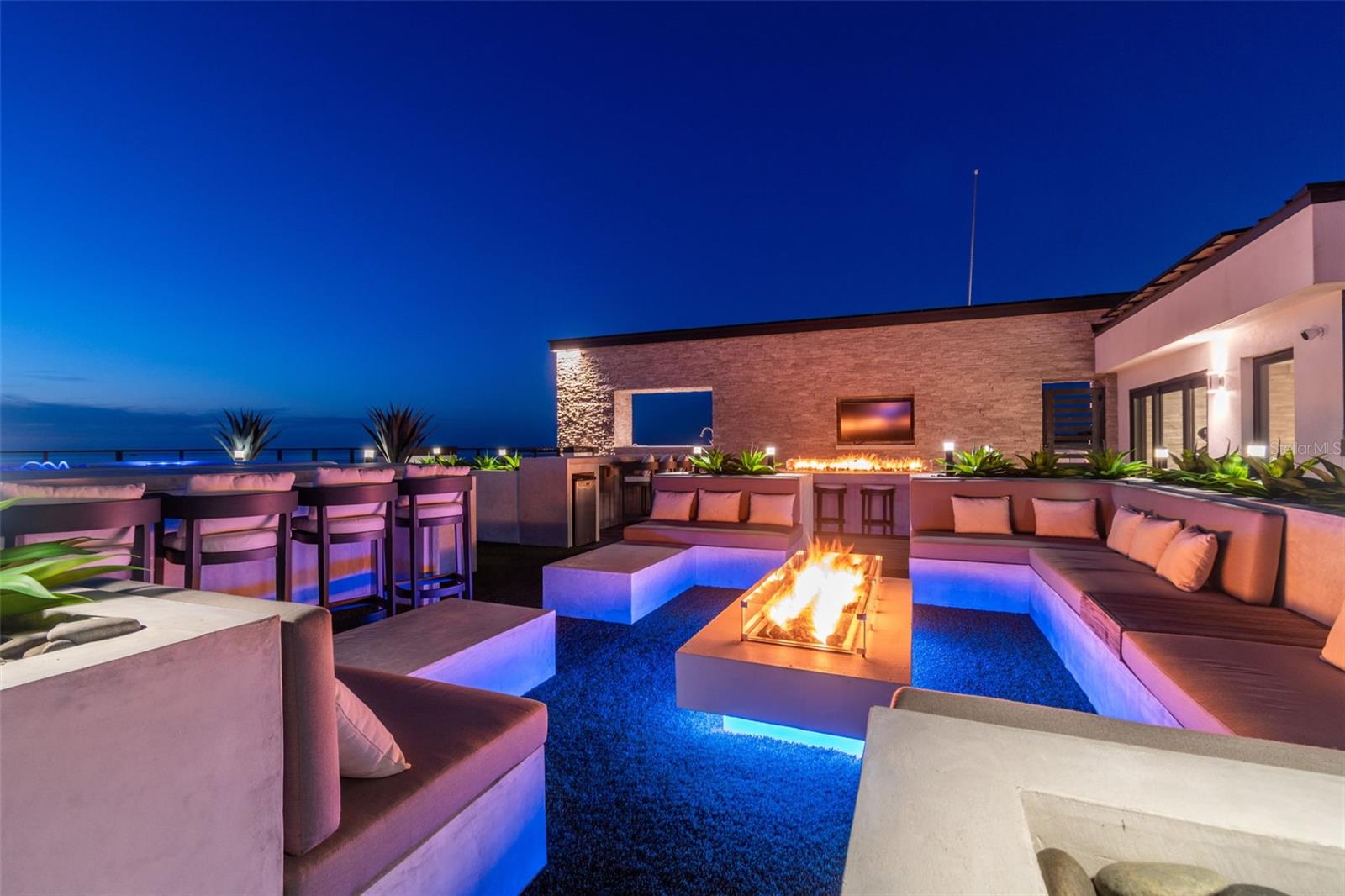 HARBORPOINTE - Residential