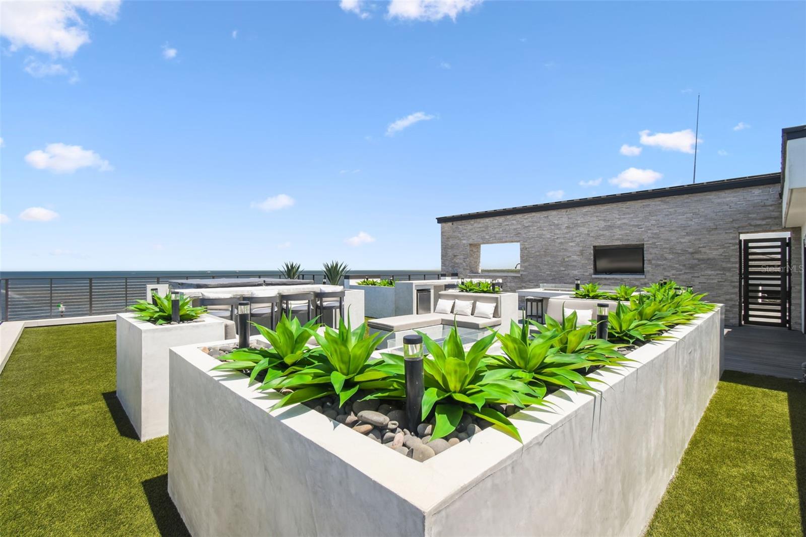 HARBORPOINTE - Residential