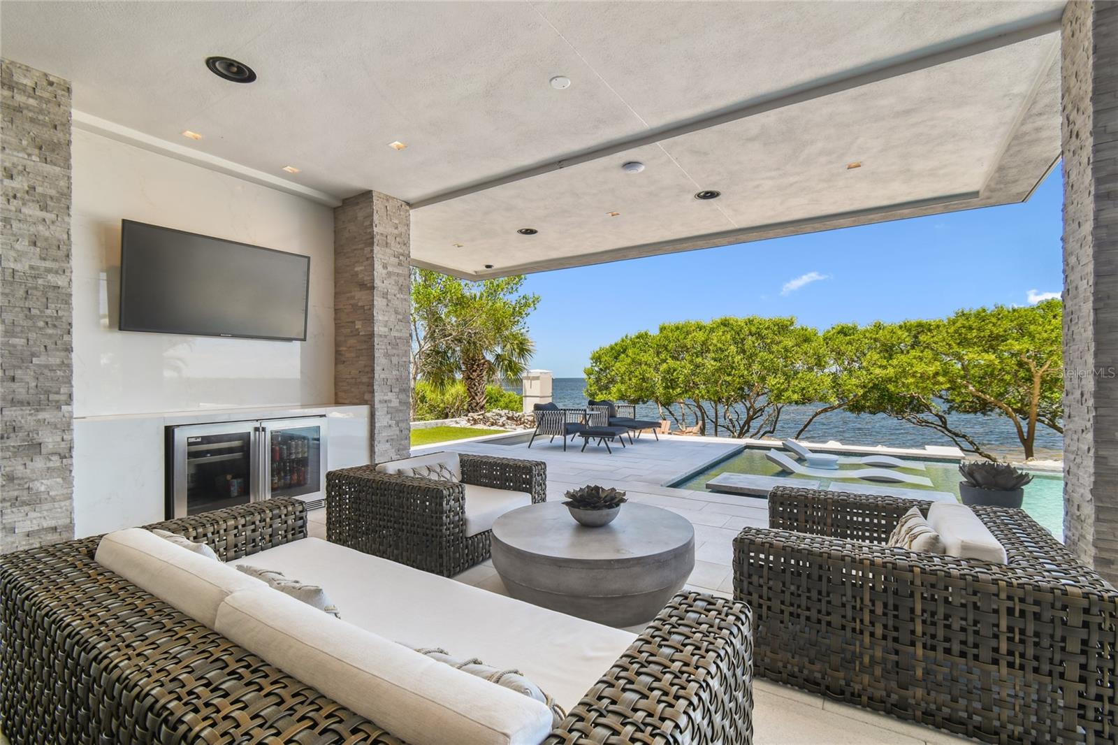 HARBORPOINTE - Residential