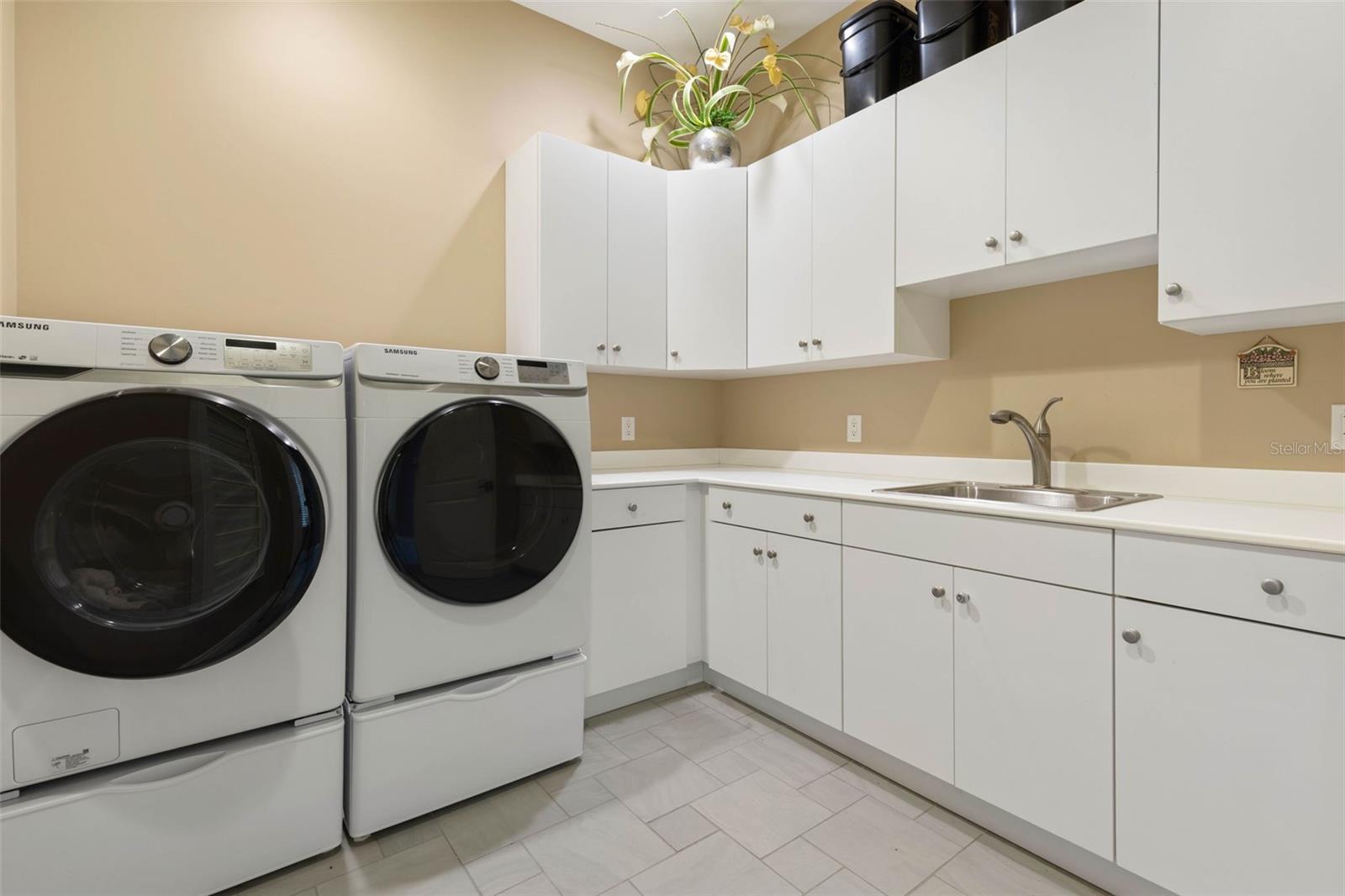 ISLAND ESTATES SUB - Residential