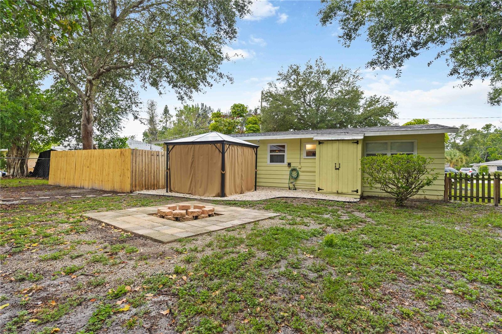 SARASOTA SPRINGS - Residential Income