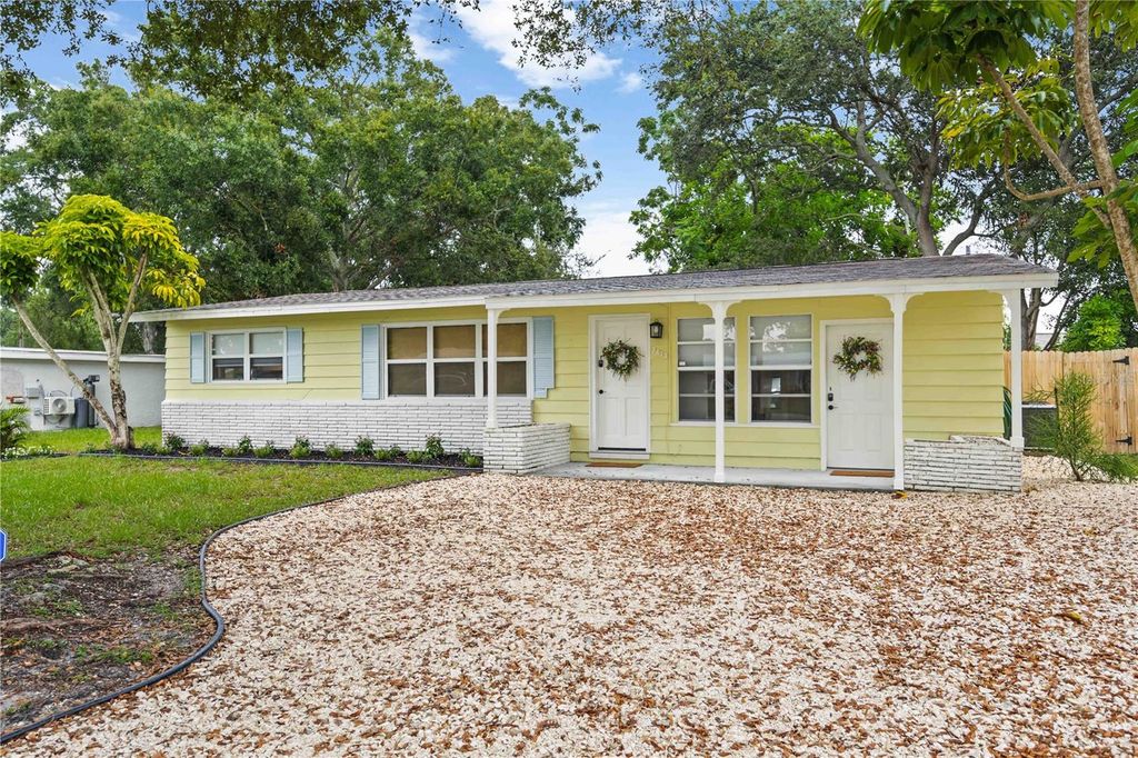 Photo of 3613 Belmont Boulevard, Sarasota, FL 34232 (MLS # A4669635)