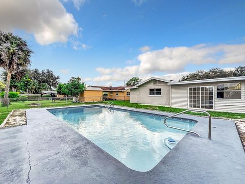 A home in WINTER HAVEN