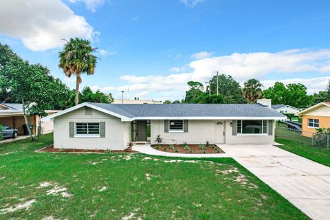 A home in WINTER HAVEN