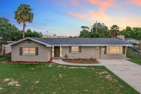 A home in WINTER HAVEN