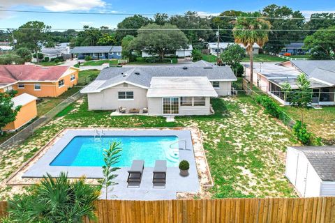 A home in WINTER HAVEN