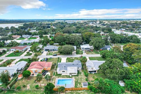 A home in WINTER HAVEN