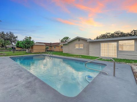 A home in WINTER HAVEN