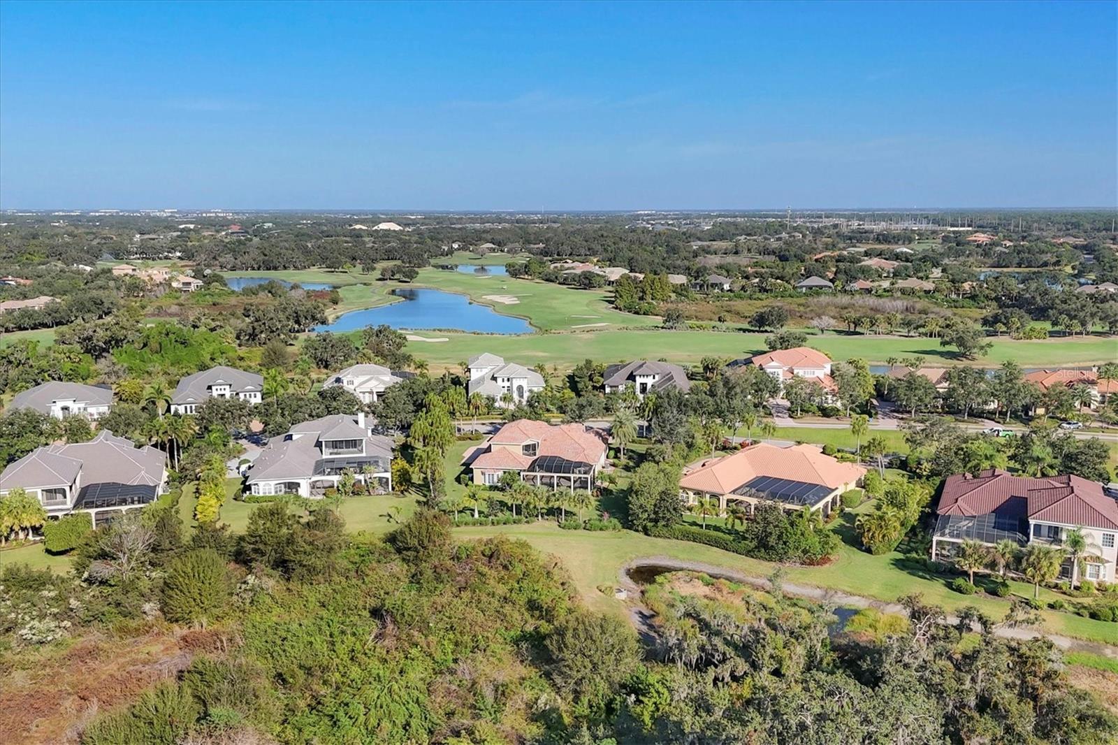 FOUNDERS CLUB - Residential