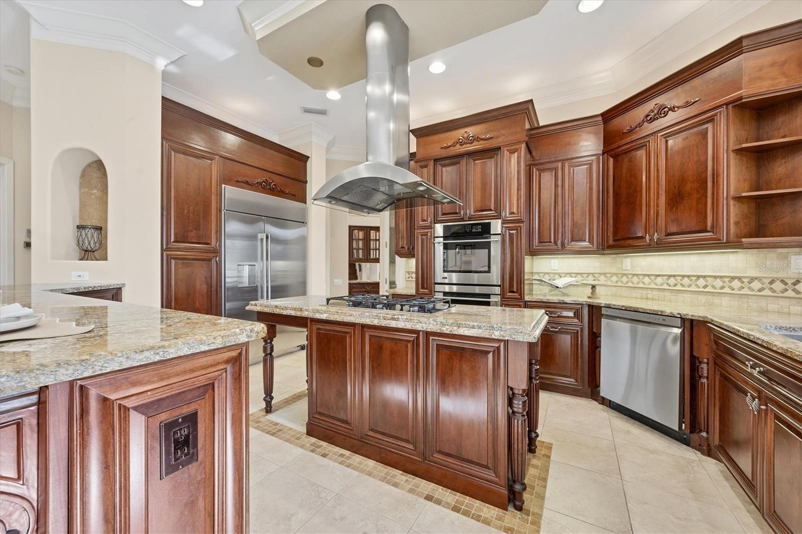 FOUNDERS CLUB - Residential