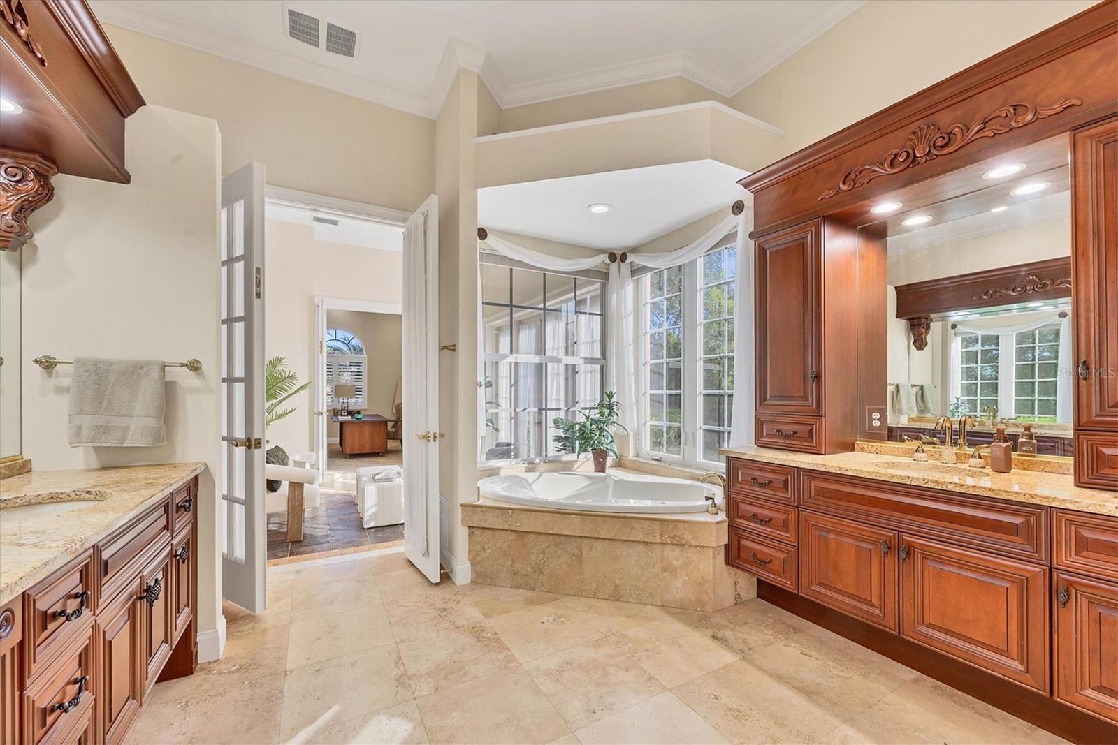 FOUNDERS CLUB - Residential