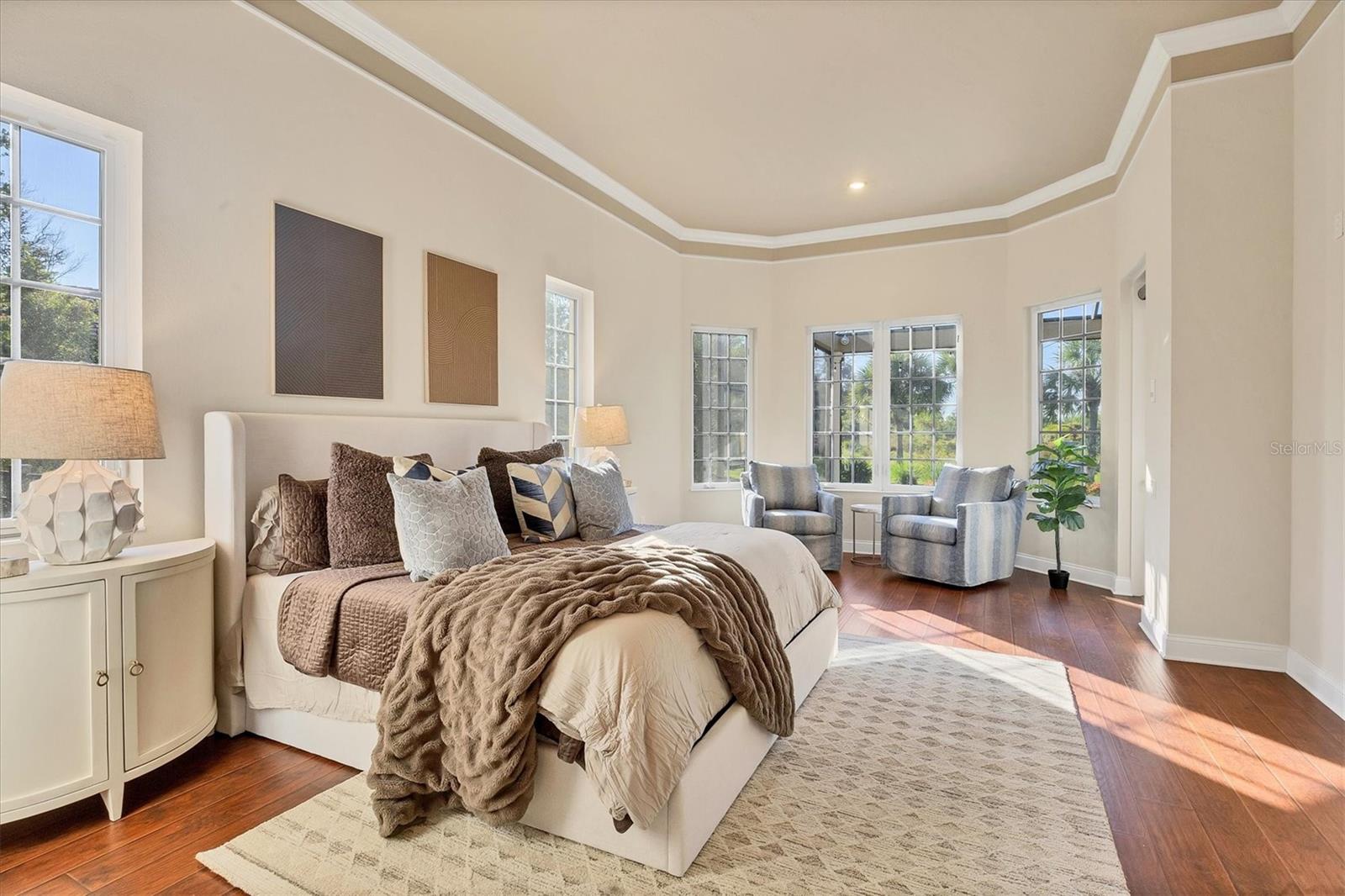 FOUNDERS CLUB - Residential