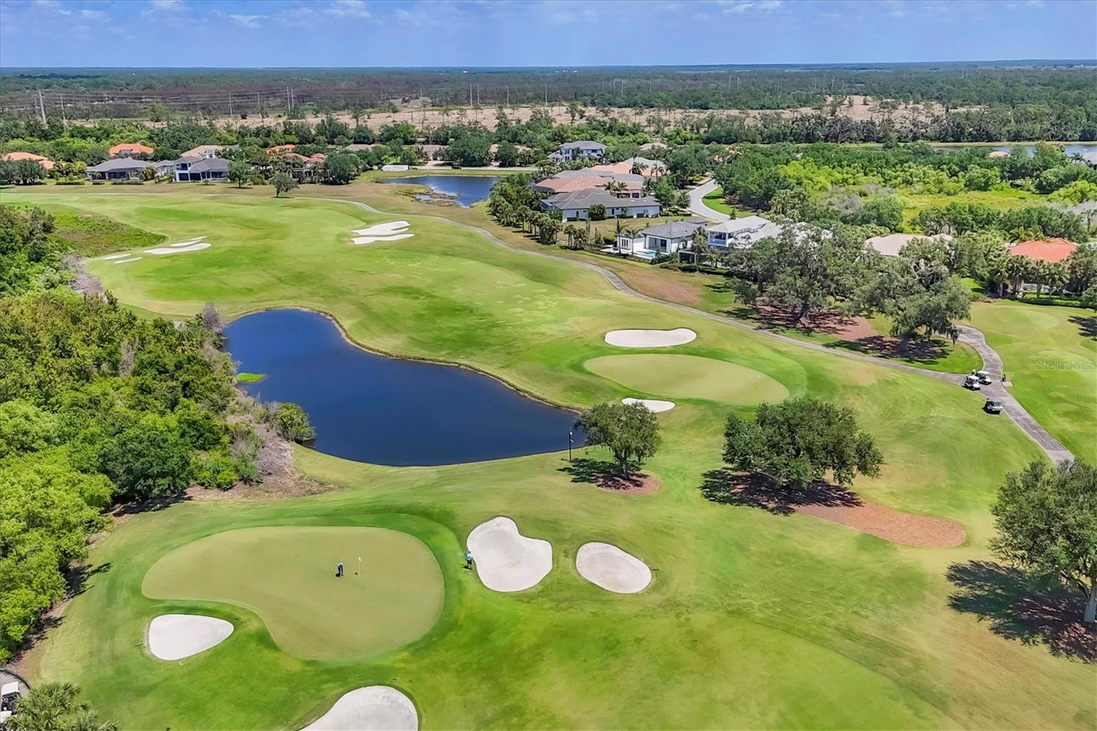 FOUNDERS CLUB - Residential