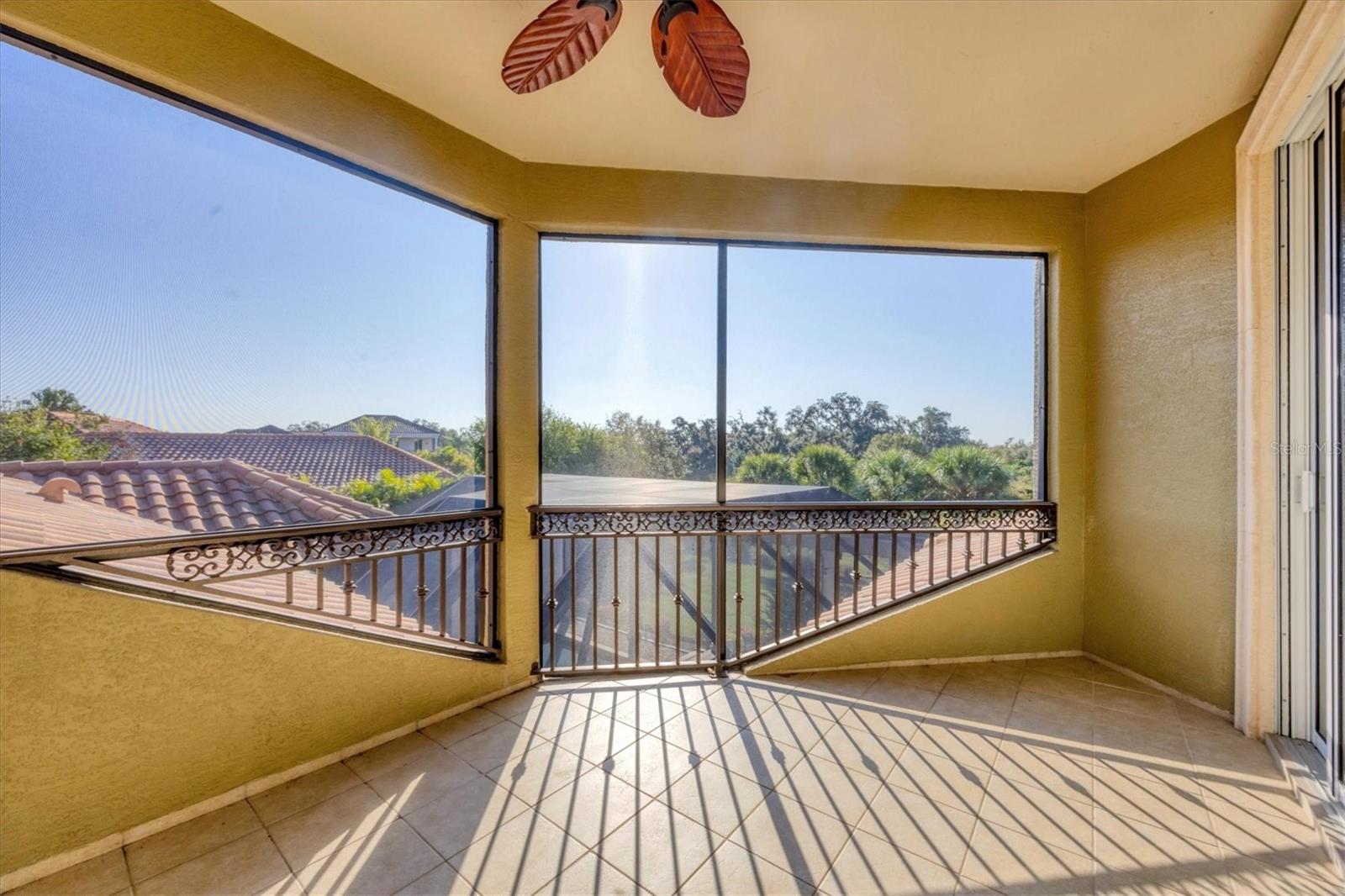 FOUNDERS CLUB - Residential