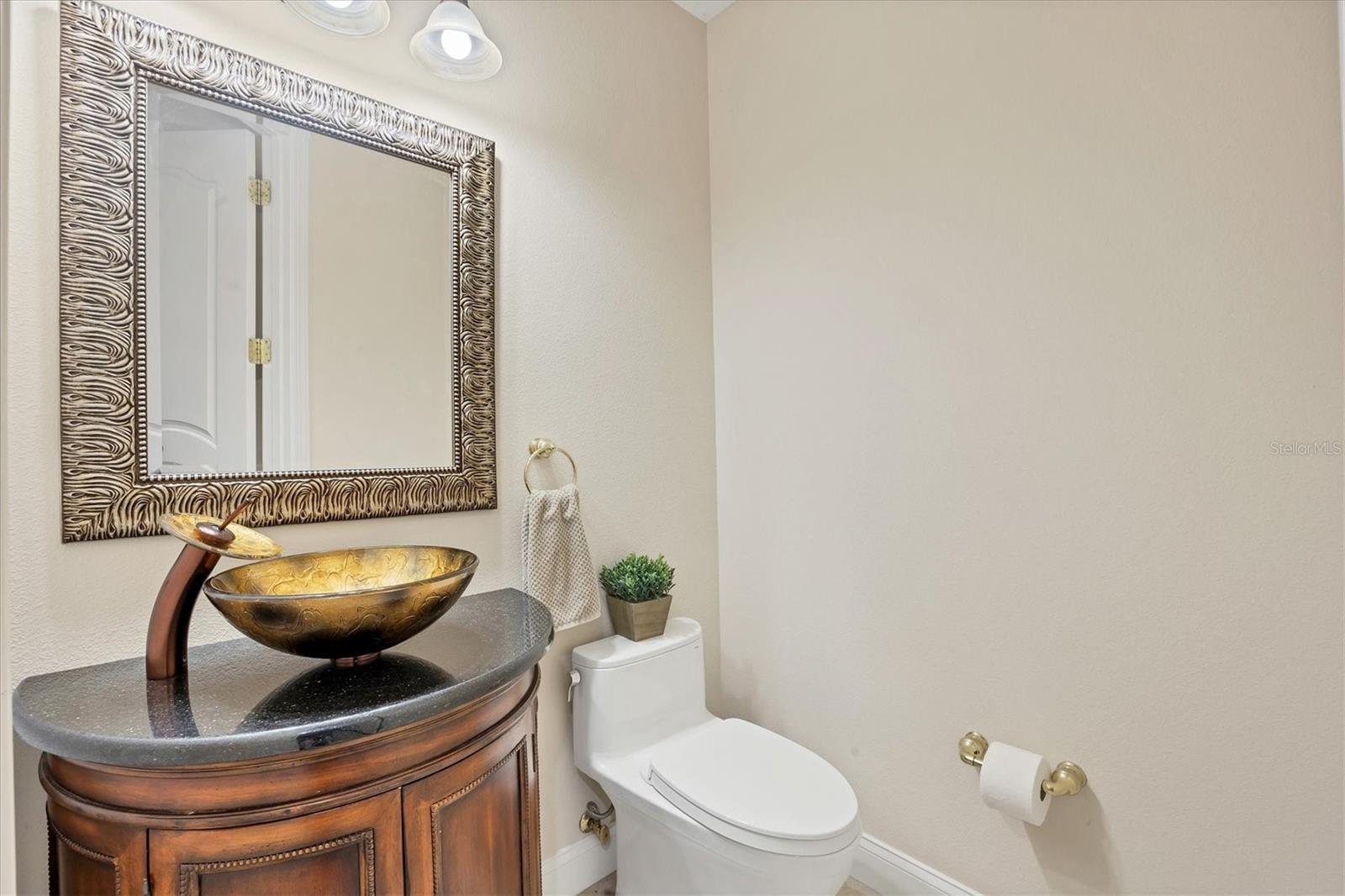 FOUNDERS CLUB - Residential