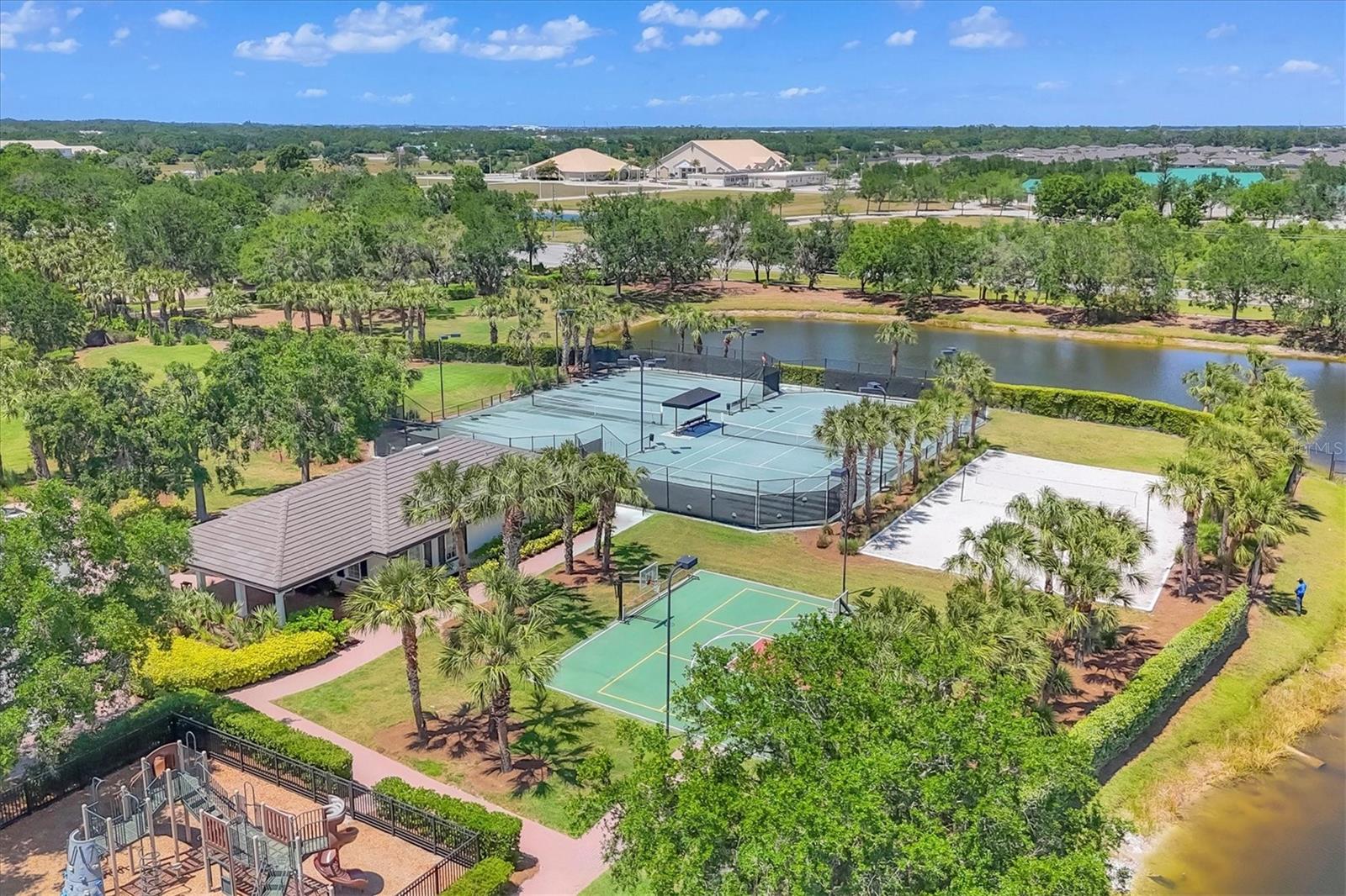 FOUNDERS CLUB - Residential