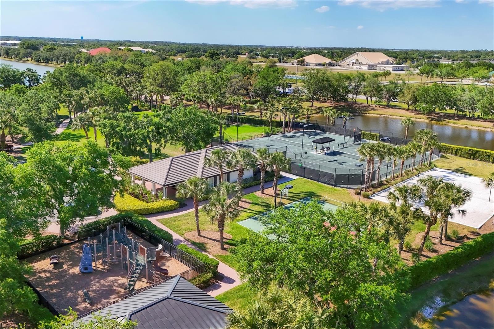 FOUNDERS CLUB - Residential