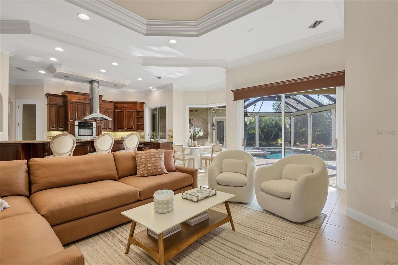 FOUNDERS CLUB - Residential