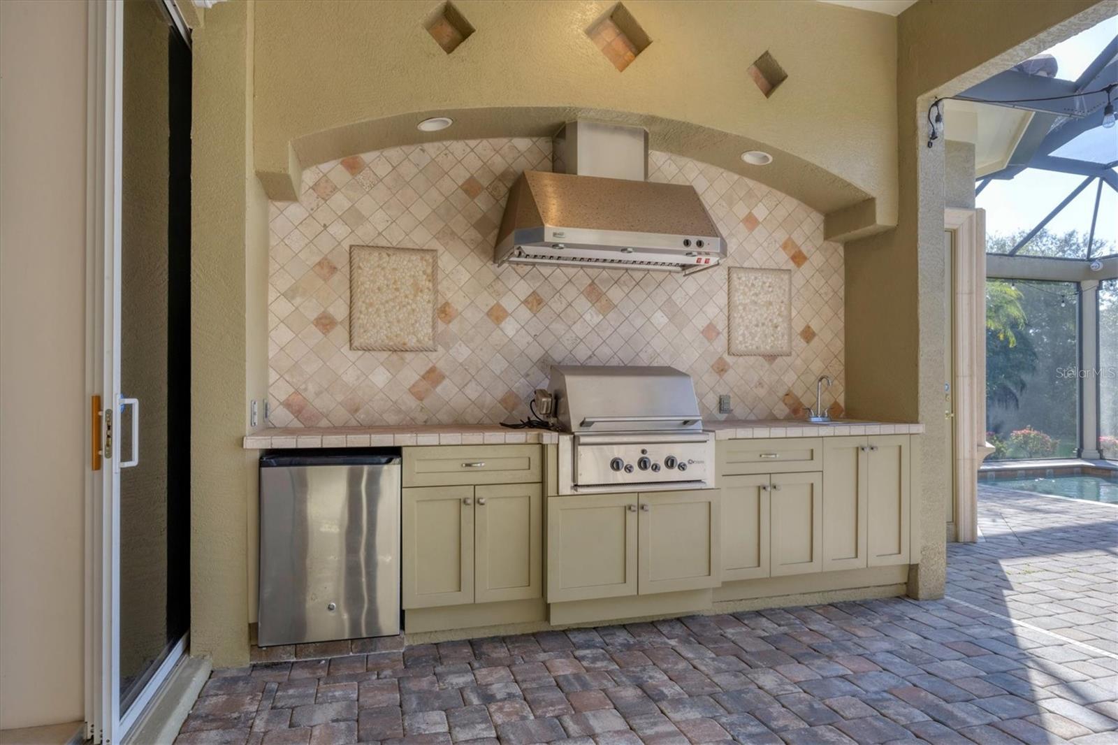 FOUNDERS CLUB - Residential