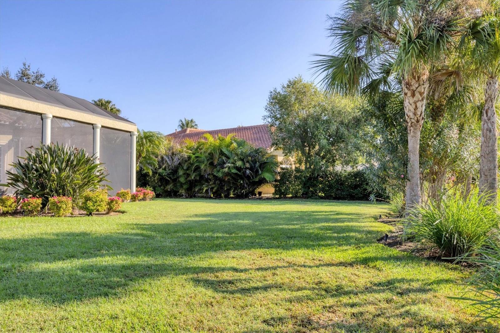 FOUNDERS CLUB - Residential