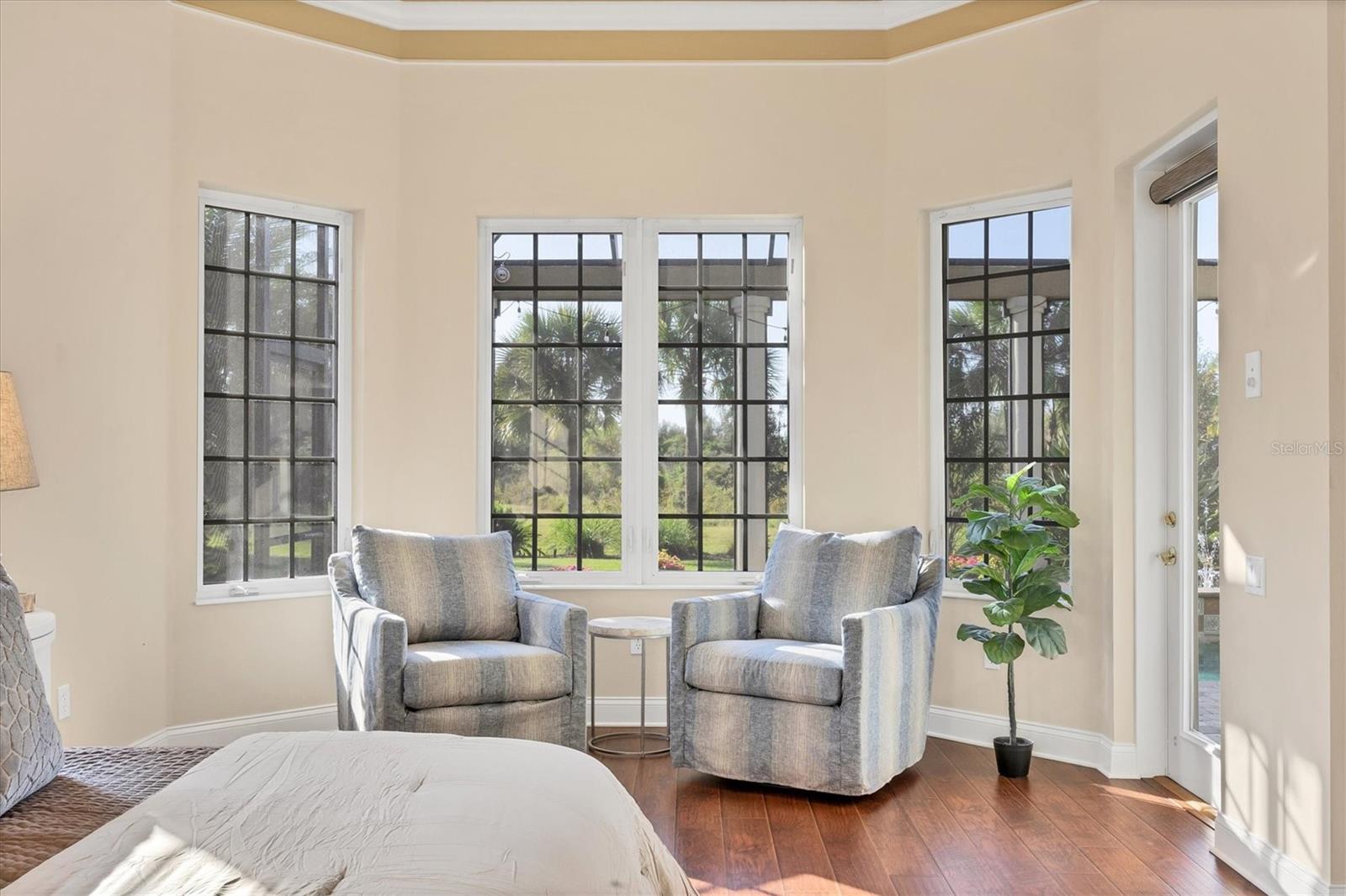 FOUNDERS CLUB - Residential