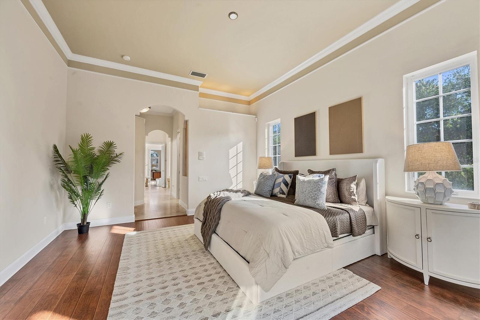 FOUNDERS CLUB - Residential