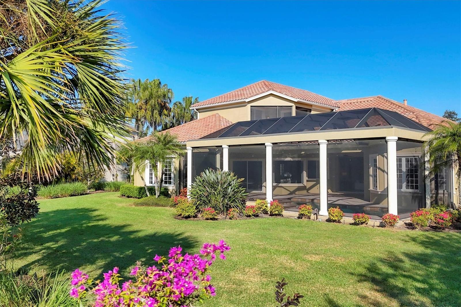 FOUNDERS CLUB - Residential