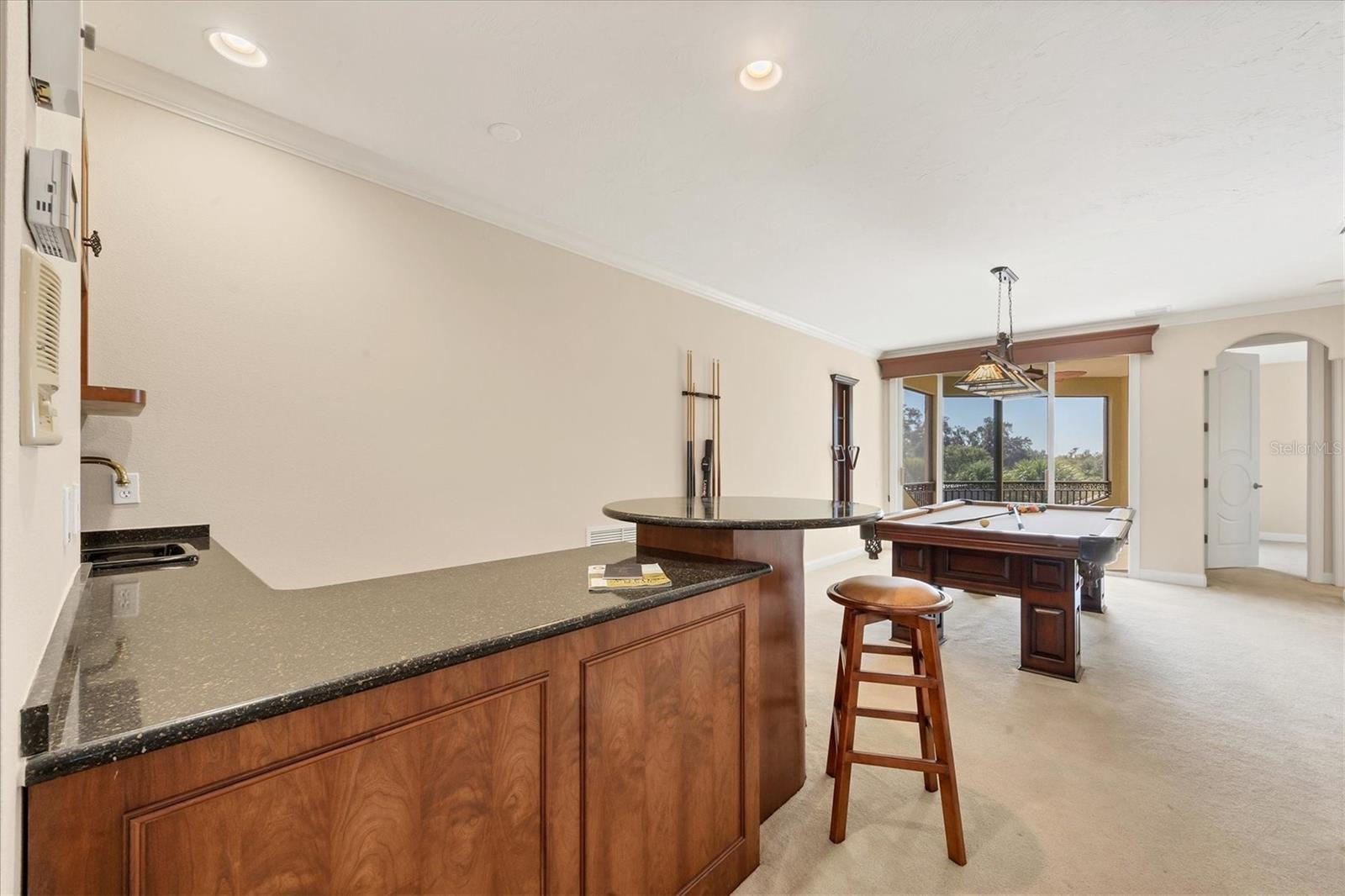 FOUNDERS CLUB - Residential