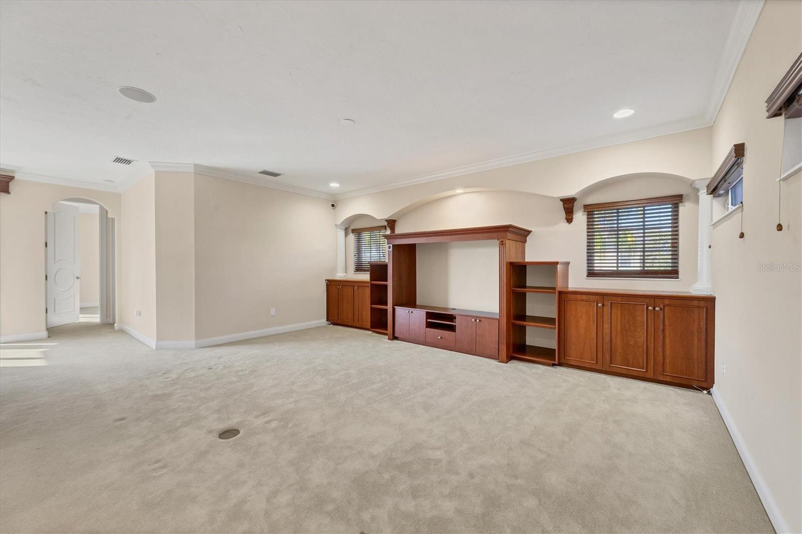 FOUNDERS CLUB - Residential