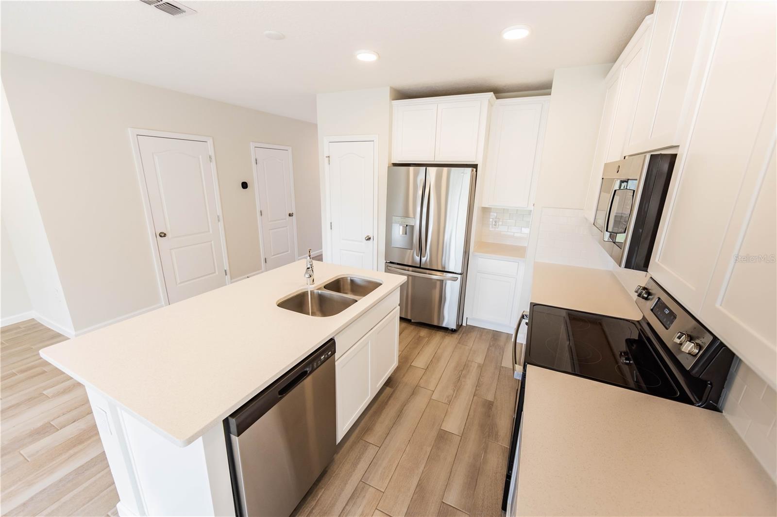 TOWNS AT NARCOOSSEE COMMONS - Residential