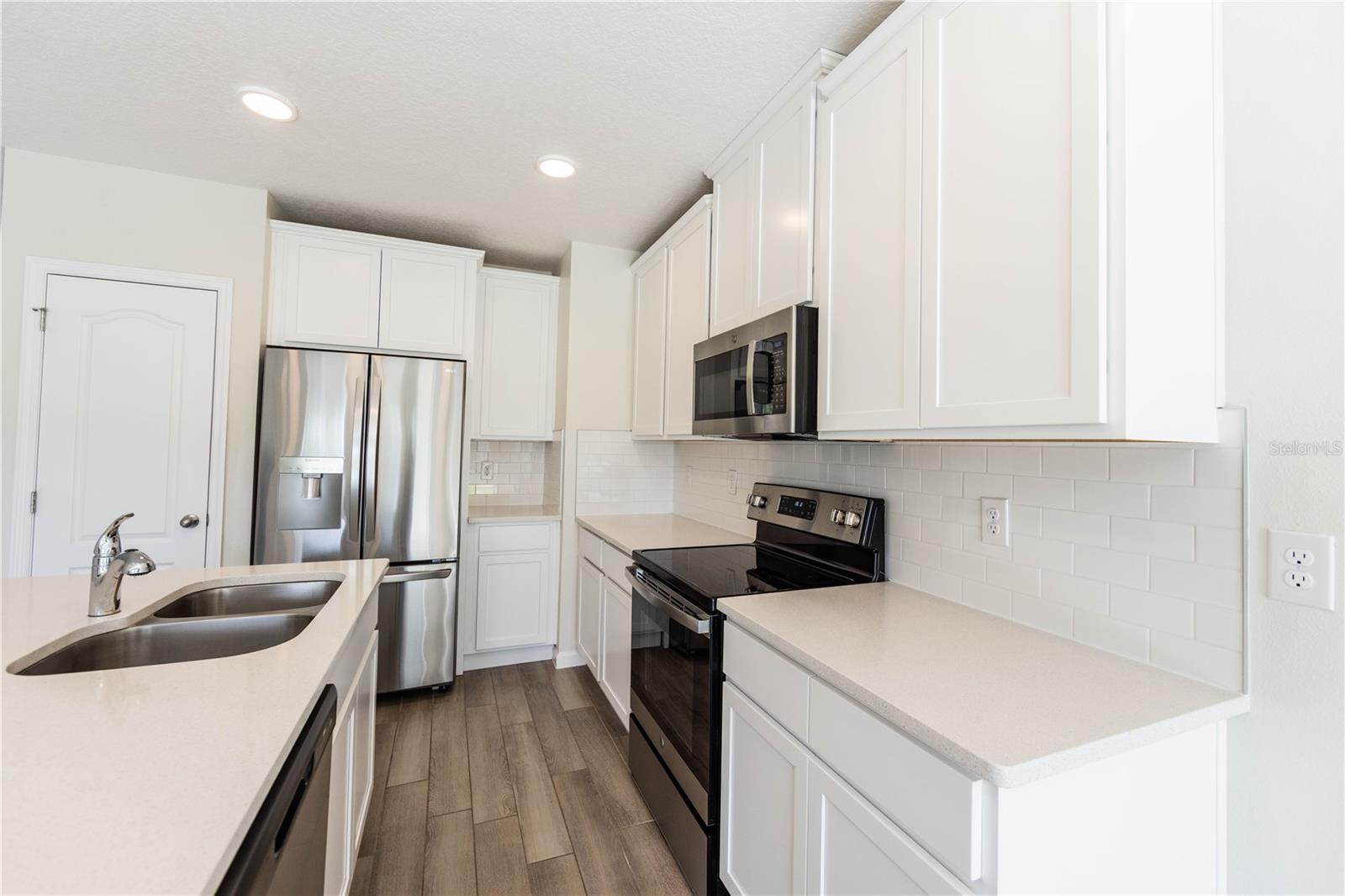 TOWNS AT NARCOOSSEE COMMONS - Residential