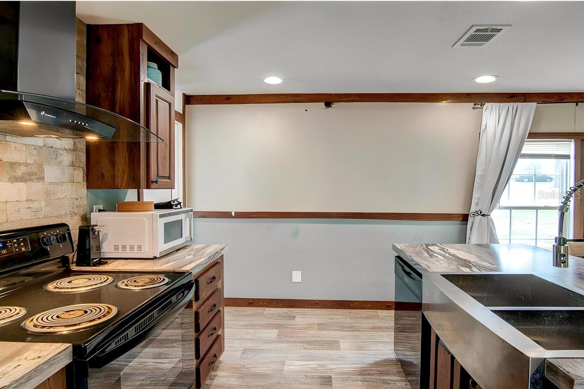 UNIVERSITY OAKS - Residential