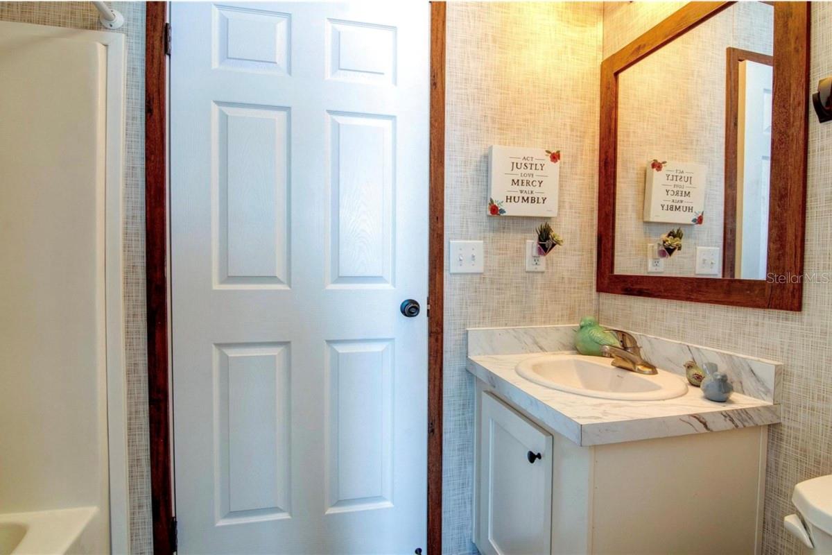 UNIVERSITY OAKS - Residential